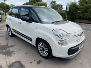 2014 Fiat 500l 1.3 500l 1.3 Multijet 85hp Lounge * £20 Road Tax * Panoramic Roof * Half Leather * in White — image 2