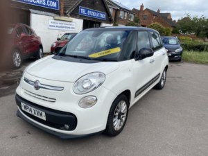 2014 Fiat 500l 1.3 500l 1.3 Multijet 85hp Lounge * £20 Road Tax * Panoramic Roof * Half Leather * in White — image 4