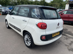 2014 Fiat 500l 1.3 500l 1.3 Multijet 85hp Lounge * £20 Road Tax * Panoramic Roof * Half Leather * in White — image 6