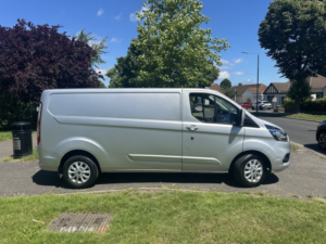 2021 Ford Transit Custom 2.0 Transit Custom Limited Van 300 L2 2.0l Ecoblue 130ps Fwd 6 Speed Manual in Silver — image 3