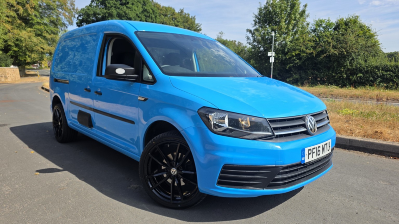 2016 Volkswagen Caddy Maxi 2.0 Tdi C20 Bluemotion Tech Startline in Blue — image 1