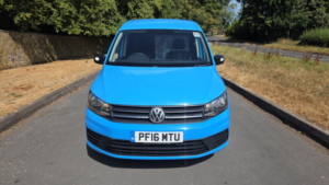 2016 Volkswagen Caddy Maxi 2.0 Tdi C20 Bluemotion Tech Startline in Blue — image 2