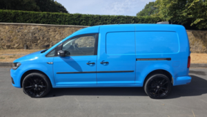 2016 Volkswagen Caddy Maxi 2.0 Tdi C20 Bluemotion Tech Startline in Blue — image 4