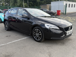 2018 Volvo V40 2.0 Momentum T2 in Black — image 2