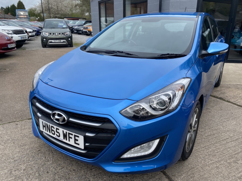 2015 Hyundai I30 1.6 Se Nav in Blue — image 1