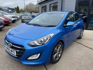 2015 Hyundai I30 1.6 Se Nav in Blue — image 2