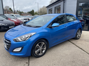 2015 Hyundai I30 1.6 Se Nav in Blue — image 4