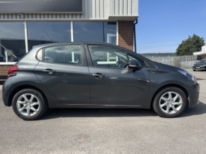 2017 Peugeot 208 1.2 Puretech Active in Grey — image 2