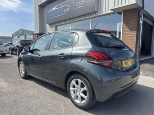 2017 Peugeot 208 1.2 Puretech Active in Grey — image 4