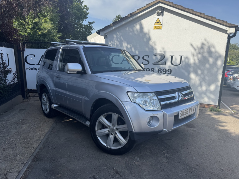 2008 Mitsubishi Shogun 3.2 Di-Dc Diamond in Silver — image 1