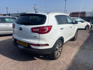 2013 Kia Sportage 2.0 Crdi Kx-4 AWD Euro 5 5dr in White — image 5