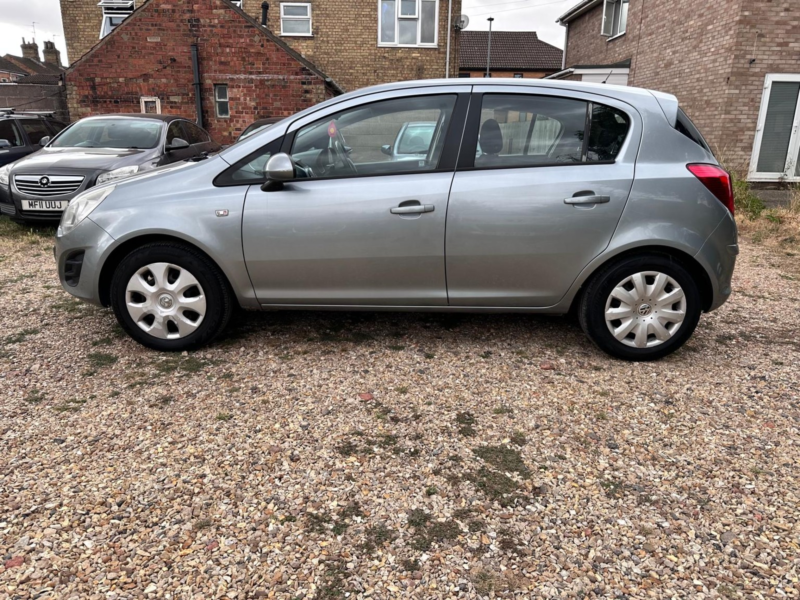 2018 Vauxhall Corsa 1.3 Cdti Ecoflex Exclusiv in Silver — image 1