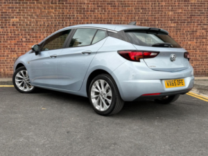 2015 Vauxhall Astra 1.6 Cdti Blueinjection Tech Line Euro 6 (s/s) 5dr in Silver — image 3
