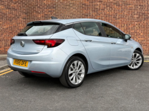 2015 Vauxhall Astra 1.6 Cdti Blueinjection Tech Line Euro 6 (s/s) 5dr in Silver — image 4