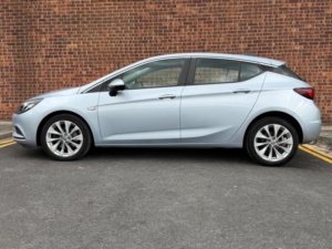 2015 Vauxhall Astra 1.6 Cdti Blueinjection Tech Line Euro 6 (s/s) 5dr in Silver — image 5