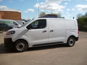 2023 Citroen Dispatch 1.5 Bluehdi 1000 Enterprise Edition M in White — image 3