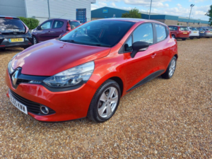 2016 Renault Clio 1.2 16v Play Euro 6 5dr in Red — image 3