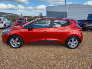 2016 Renault Clio 1.2 16v Play Euro 6 5dr in Red — image 4