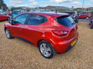 2016 Renault Clio 1.2 16v Play Euro 6 5dr in Red — image 5