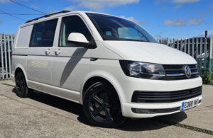 2018 Volkswagen Transporter 2.0 Tdi T30 Bluemotion Tech Edition Kombi DSG Fwd Swb Euro 6 (s/s) 5dr in Red — image 2