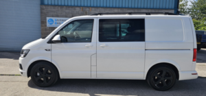 2018 Volkswagen Transporter 2.0 Tdi T30 Bluemotion Tech Edition Kombi DSG Fwd Swb Euro 6 (s/s) 5dr in Red — image 4