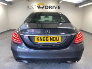 2016 Mercedes-Benz C-Class 2.1 C250d Amg Line (premium) Saloon 4dr Diesel 7g-Tronic+ Euro 6 (s/s) (204 Ps) in Grey — image 4