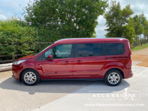 2019 Ford Grand Tourneo Connect 1.5 Ecoblue Titanium Powershift in Red — image 2