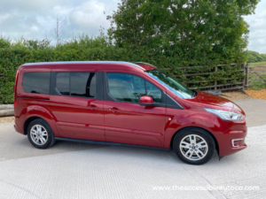 2019 Ford Grand Tourneo Connect 1.5 Ecoblue Titanium Powershift in Red — image 3