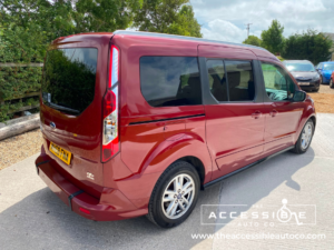 2019 Ford Grand Tourneo Connect 1.5 Ecoblue Titanium Powershift in Red — image 5