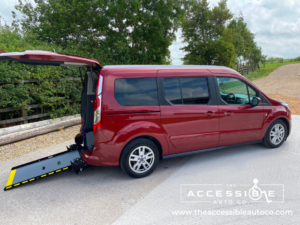 2019 Ford Grand Tourneo Connect 1.5 Ecoblue Titanium Powershift in Red — image 6