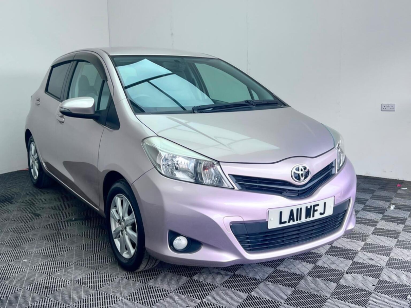 2011 Toyota Yaris 1.33 Dual Vvt-I Tr Multidrive S Euro 5 5dr in Pink — image 1