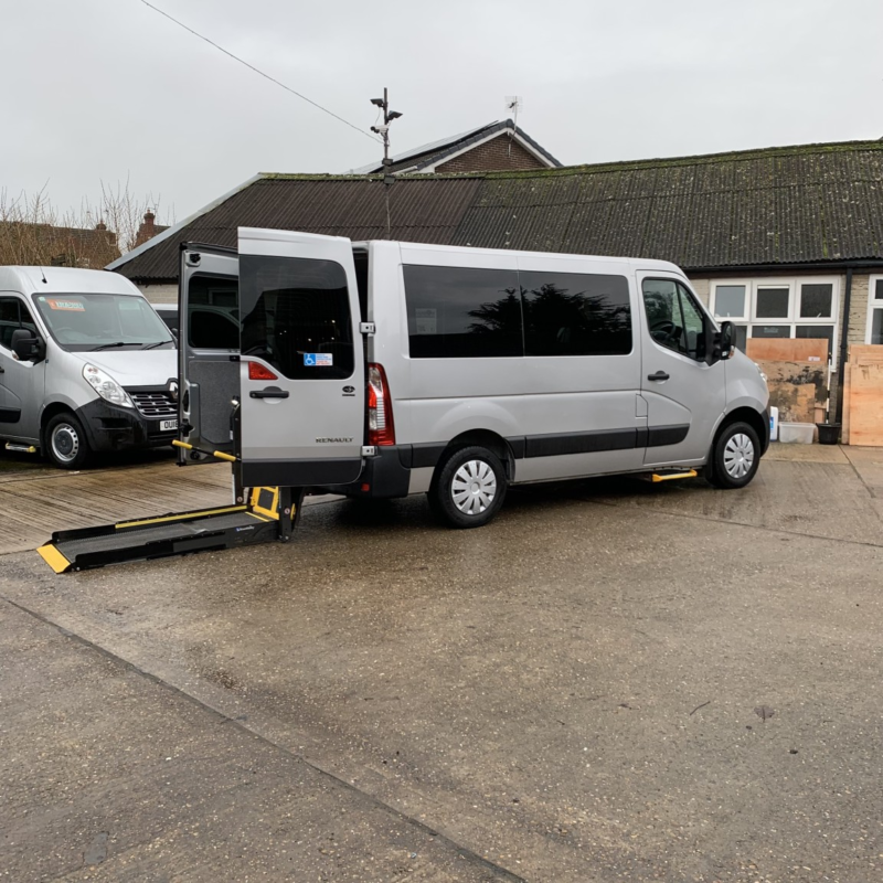2018 Renault Master 2.3 Fwd Sl28 Dci 170 Quickshift6 Business Euro 6 in Grey — image 1