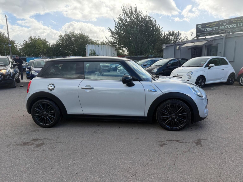 2014 MINI Hatch 2.0 Cooper Sd Euro 6 (s/s) 3dr in Silver — image 1