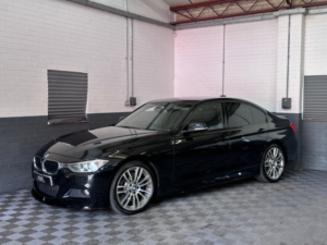 2013 BMW 3 Series 3.0 330d M Sport Saloon 4dr Diesel Auto Euro 5 (s/s) (258 Ps) in Black — image 3