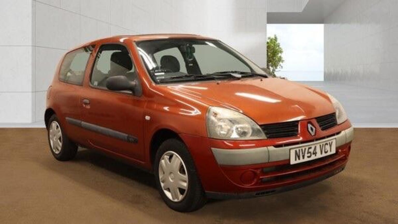 2004 Renault Clio 1.2 16v Expression 3dr in Red — image 1