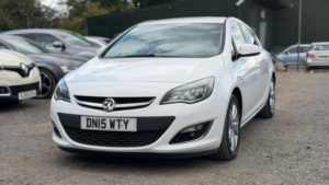 2015 Vauxhall Astra 1.6i Sri Euro 6 5dr in White — image 3