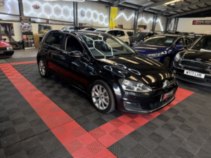 2015 Volkswagen Golf 2.0 Tdi Bluemotion Tech Gt in Black — image 3