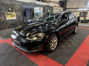 2015 Volkswagen Golf 2.0 Tdi Bluemotion Tech Gt in Black — image 5