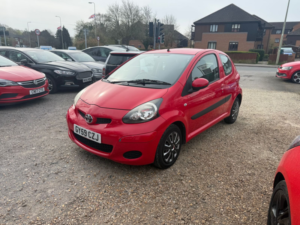 2009 Toyota Aygo 1.0 Vvt-I + Hatchback 3dr Petrol Multimode Euro 4 (67 Bhp) in Red — image 2