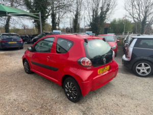 2009 Toyota Aygo 1.0 Vvt-I + Hatchback 3dr Petrol Multimode Euro 4 (67 Bhp) in Red — image 4