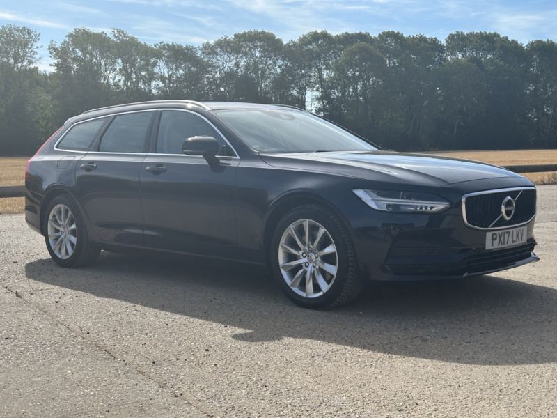 2017 Volvo V90 2.0 Momentum D5 Powerpulse AWD in Blue — image 1