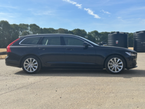 2017 Volvo V90 2.0 Momentum D5 Powerpulse AWD in Blue — image 2