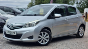2012 Toyota Yaris 1.33 Dual Vvt-I Tr Euro 5 5dr in Silver — image 4