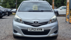 2012 Toyota Yaris 1.33 Dual Vvt-I Tr Euro 5 5dr in Silver — image 5