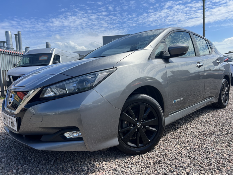 2019 Nissan Leaf 40kwh Acenta in Grey — image 1