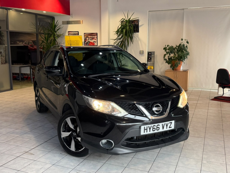 2016 Nissan Qashqai 1.2 Dig-T N-Connecta in Black — image 1