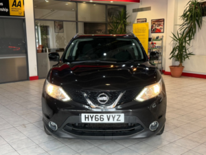 2016 Nissan Qashqai 1.2 Dig-T N-Connecta in Black — image 4