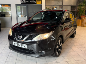 2016 Nissan Qashqai 1.2 Dig-T N-Connecta in Black — image 5