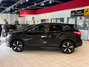 2016 Nissan Qashqai 1.2 Dig-T N-Connecta in Black — image 6