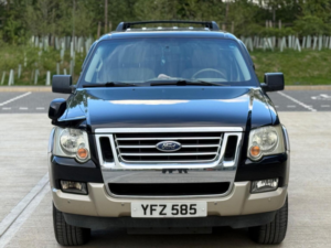 2009 Ford Explorer 4.6 V8 in Black — image 2
